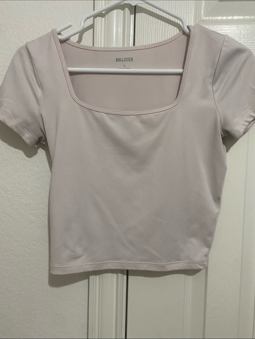 Hollister Women's Square Neck Crop Top in Light Pink